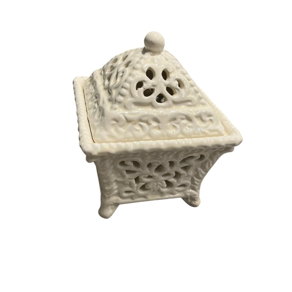 KIRKLAND'S Small Potpourri Dish With Lid Ceramic Cream Colour 4.5" Square